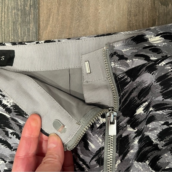 Talbots Gray Black Animal Abstract Print Front Zipper Pencil Skirt Size 14 - Picture 7 of 13